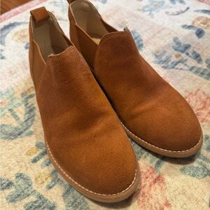 Clarks Women’s Brown Suede Chukka Booties